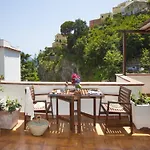 Well Equipped Apartment In Positano